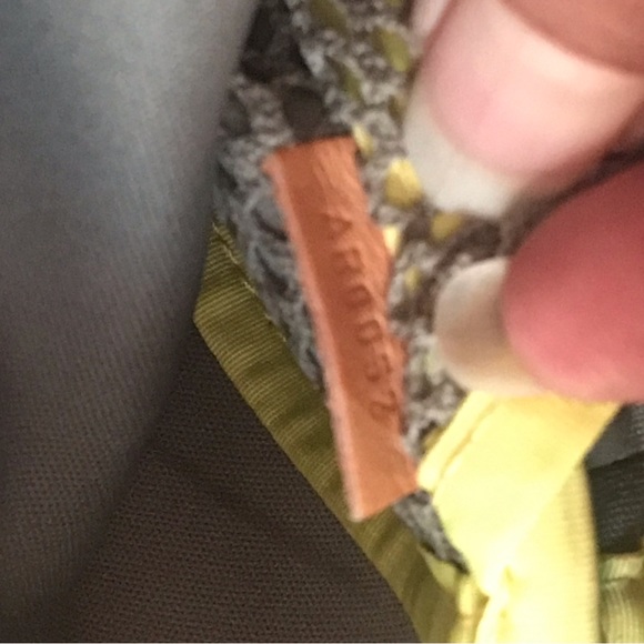 Louis Vuitton LV Cup 2000 Weatherly Yellow Shoulder Bag - Picture 7 of 17